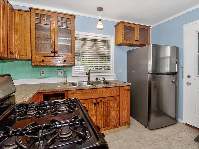 2916 Avenue M — Photo 6