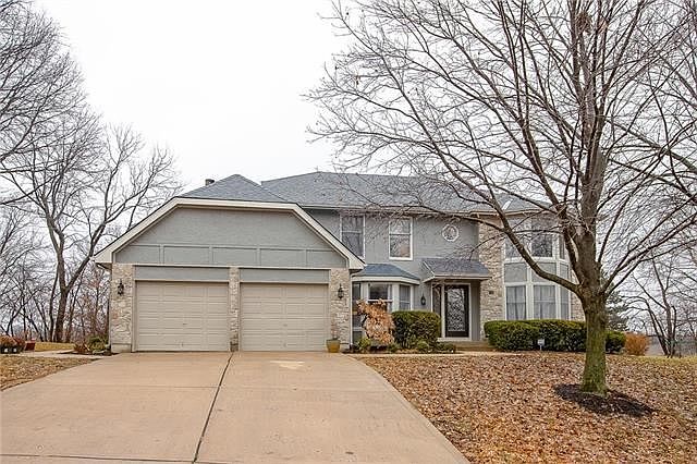 1st image of 417 Camelot Dr