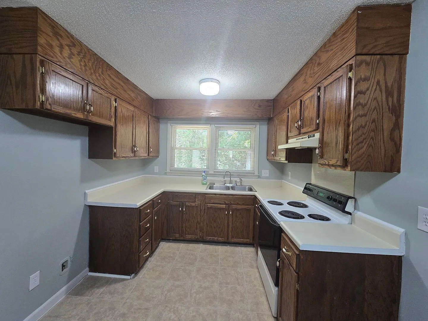 2612 Ernest St. — Photo 3