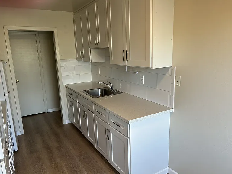 100 Millbrae Ave #2 — Photo 13