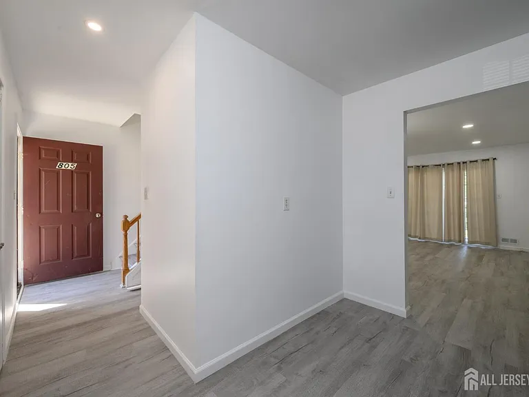805 Darlington Dr — Photo 9