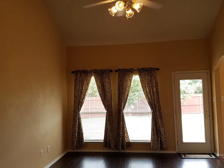 422 Cypress St — Photo 5