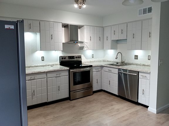 2nd image of 422 N Clay Ave