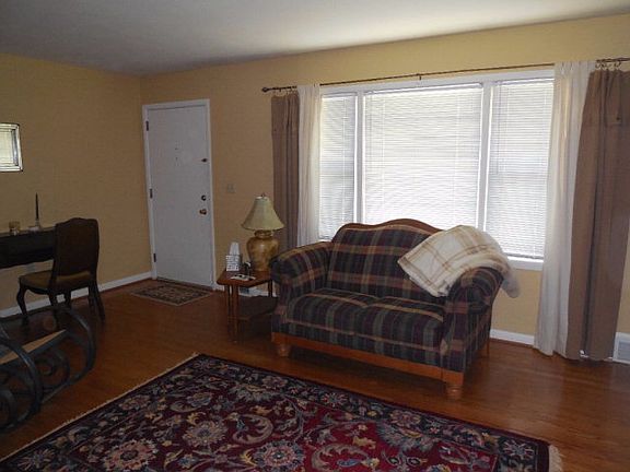 2nd image of 105 Lakemont Ct