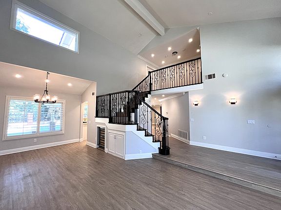 4th image of 926 Silvertip Dr
