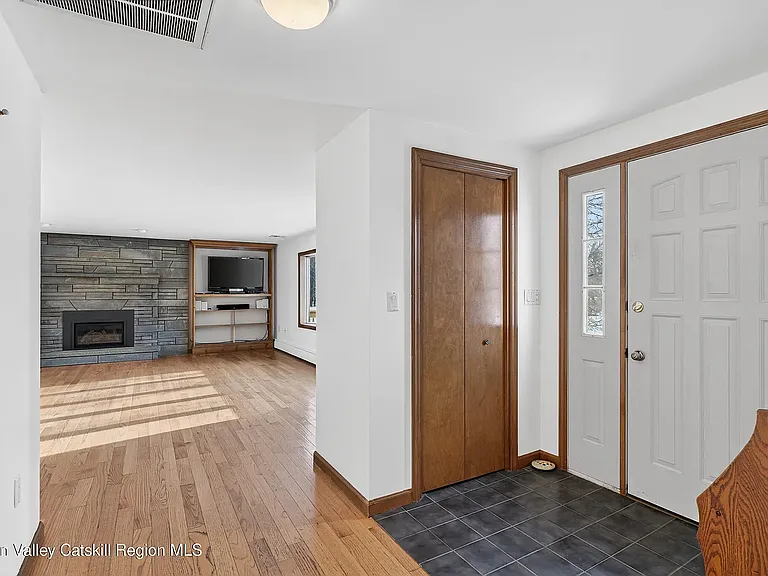 131 Barbarossa Ln — Photo 9
