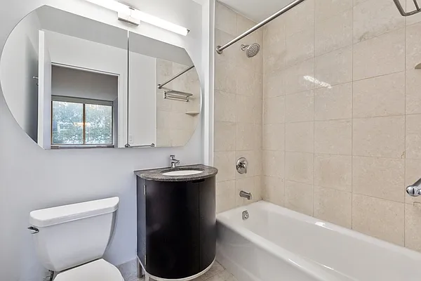 Rented by Greystar | media 6