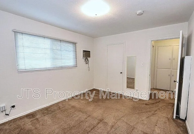 4439 V St #5 — Photo 12