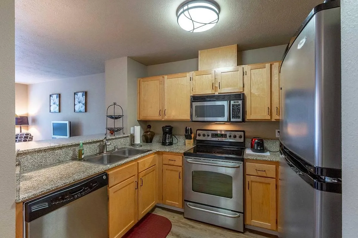 1 bed, 650 sqft, $1,700 — Photo 2
