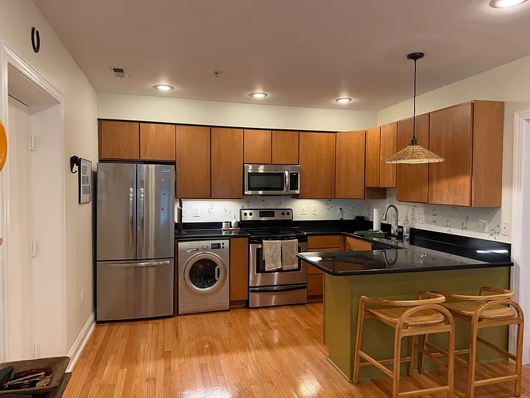 660 Morton Pl NE #4 — Photo 3