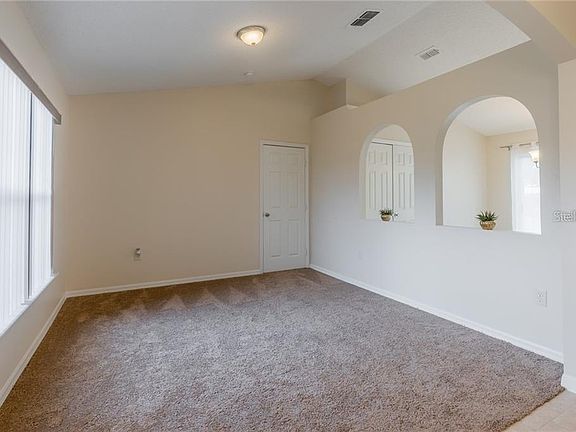 3rd image of 625 Basingstoke Ct