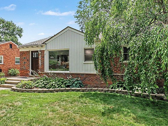 5th image of 29687 Westfield St