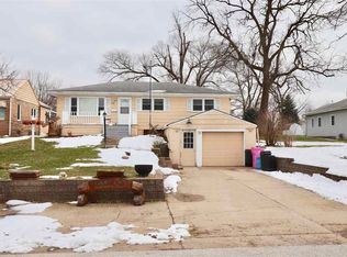 116 4th St, Colona, IL 61241