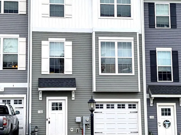130 Overlook Dr, Hanover, PA 17331