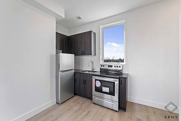 Rented by ERNY LLC | media 3