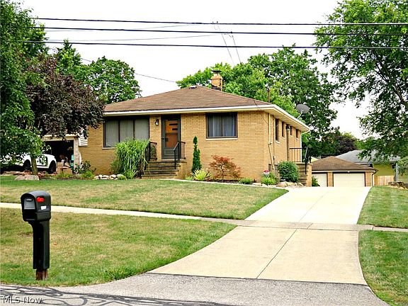 3rd image of 18097 Strongsville Blvd