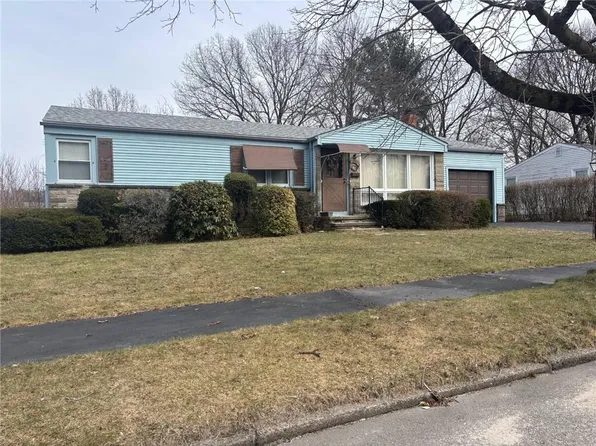 46 Lake Garden Dr, Cranston, RI 02920