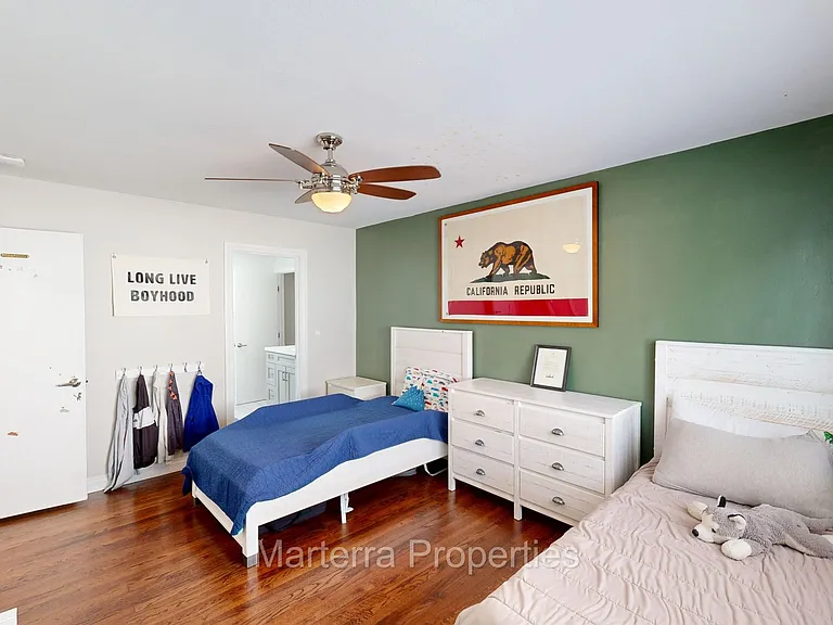 2342 Fordham Dr — Photo 33