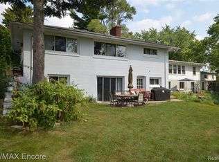 2755 Dunleavy Ct, Highland, MI 48356