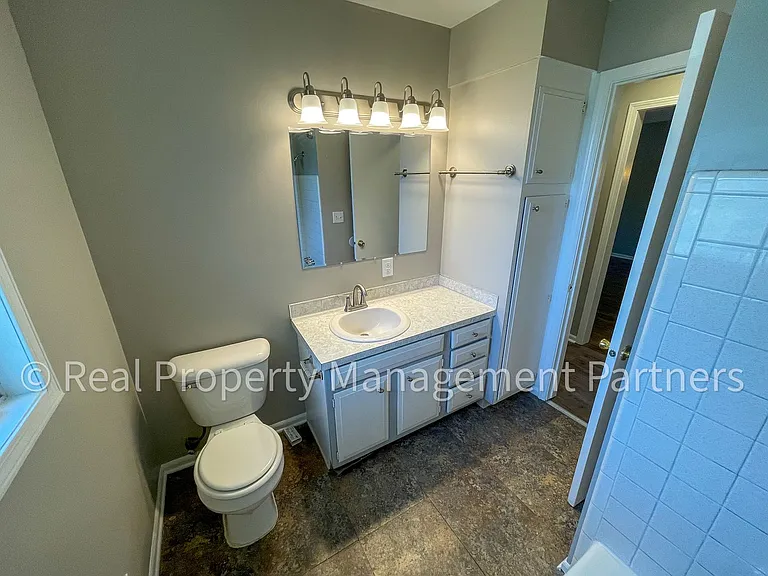3920 Camelot Dr SE — Photo 10