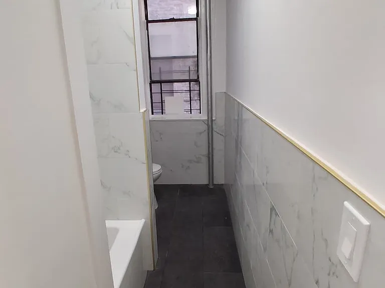 210 60th St #17 — Photo 18