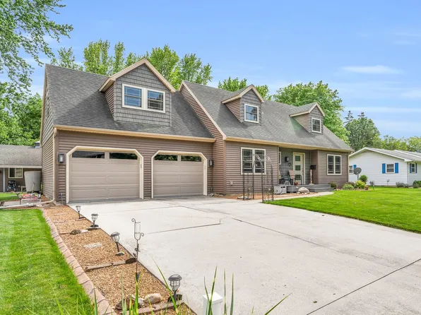 501 E Cedar Ln, Monticello, IL 61856