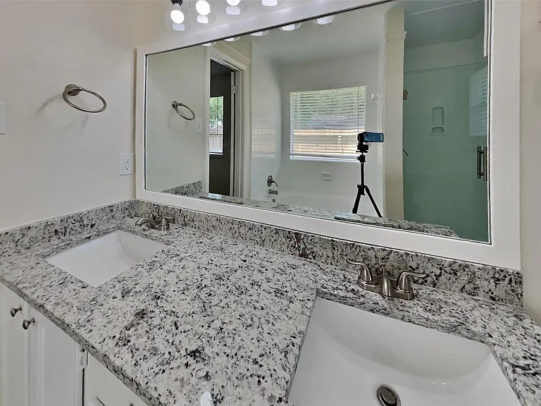 2631 Sherwood Hollow Ln — Photo 9