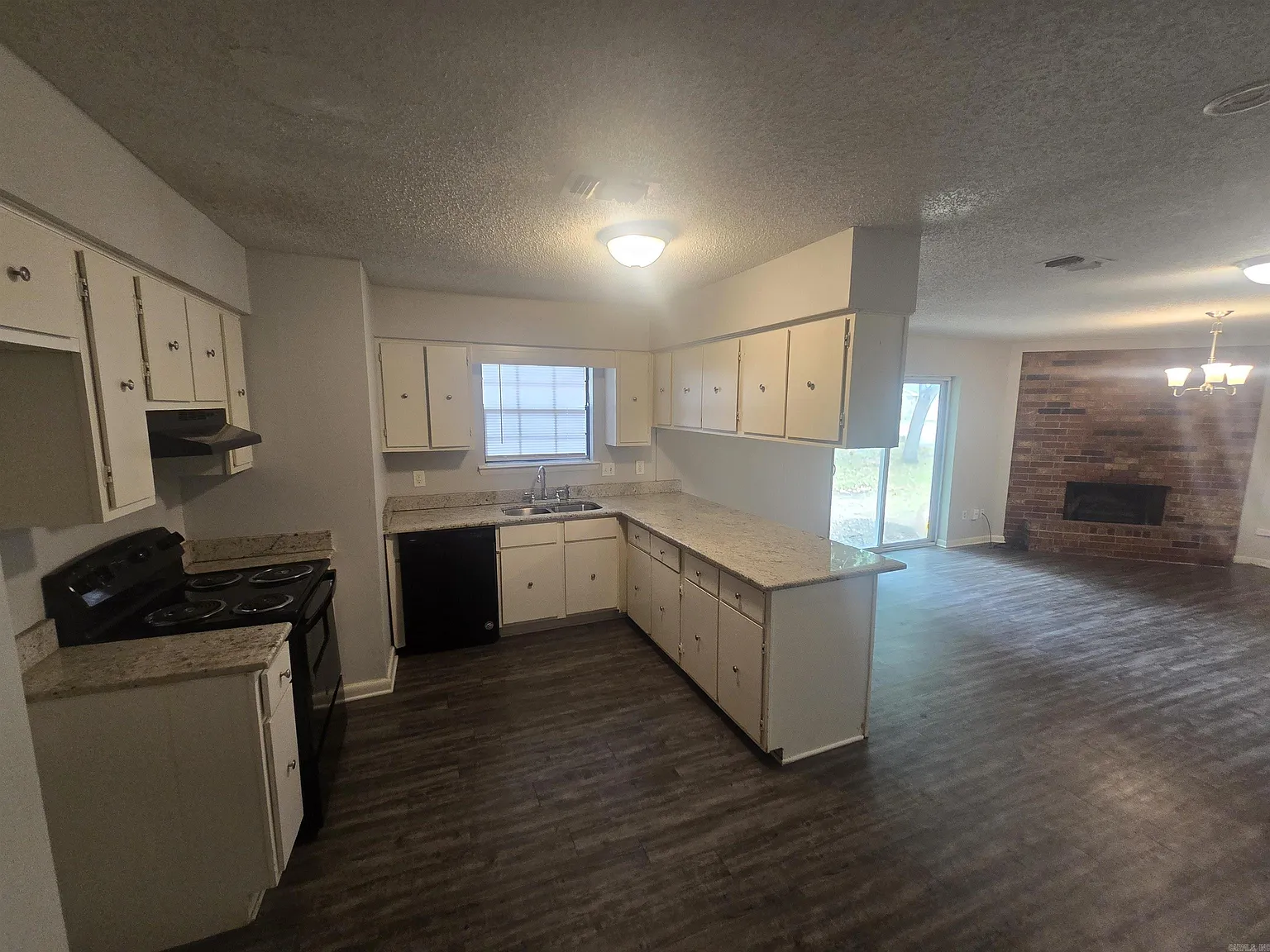 3 bed, 2.0 bath, 1472 sqft, $1,150 — Photo 4