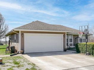 18568 Park Lane Cir, Lawson, MO 64062
