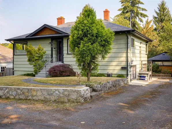 1050 Leslie Dr, Saanich, BC V8X 2Y8