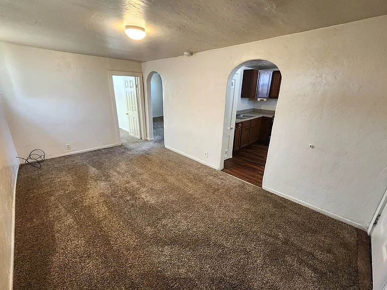 1037 Brownlee Ave — Photo 11