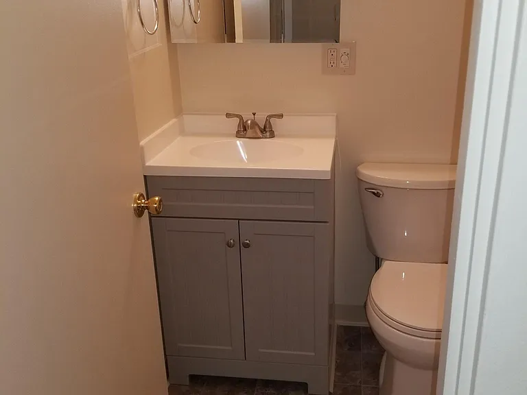 400 W Roy St #202 — Photo 8