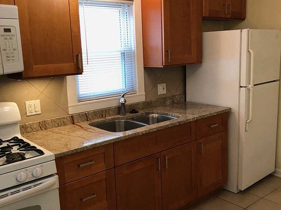 5th image of 16 E Benton Ave APT B
