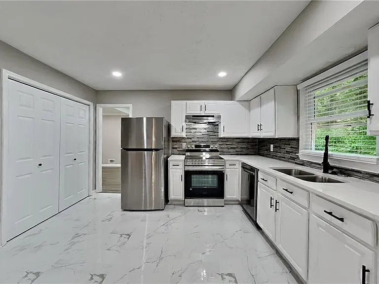 798 Brownlee Ln — Photo 5