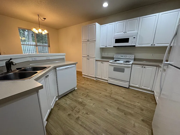 5721 NE Canard Ct — Photo 4