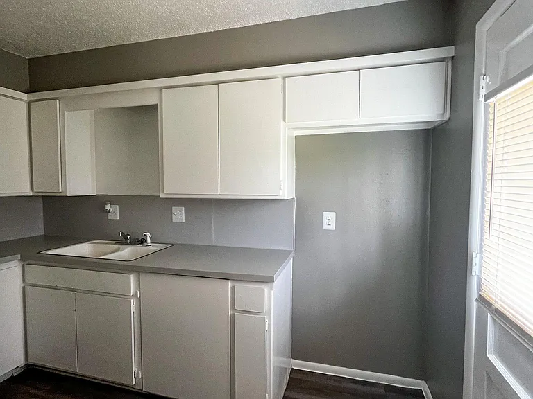 2032 Julie Dr — Photo 8