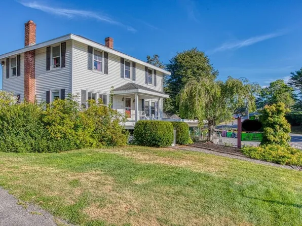 35 Howard Street, Boothbay Harbor, ME 04538