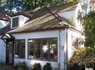 5 Beverly Rd, Port Washington, NY 11050