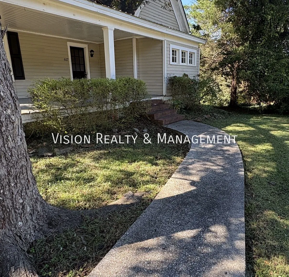 617 Spring St — Photo 2