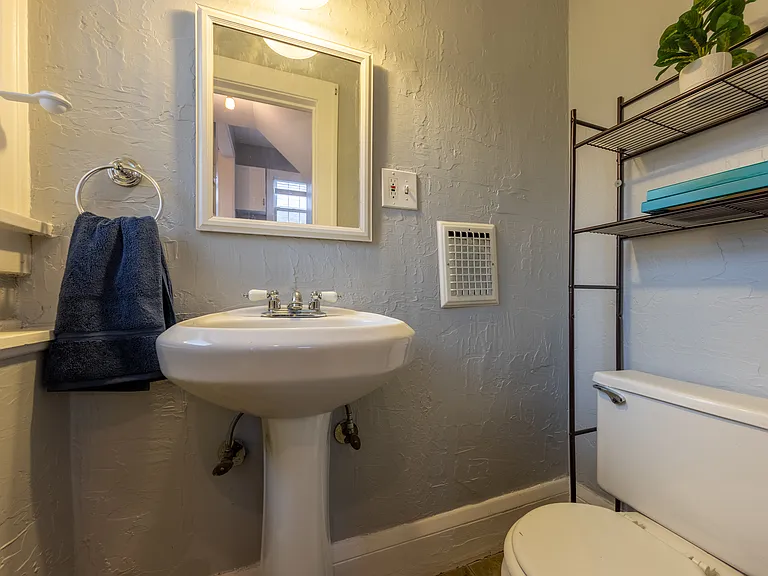 3354 Altamont Ave — Photo 11