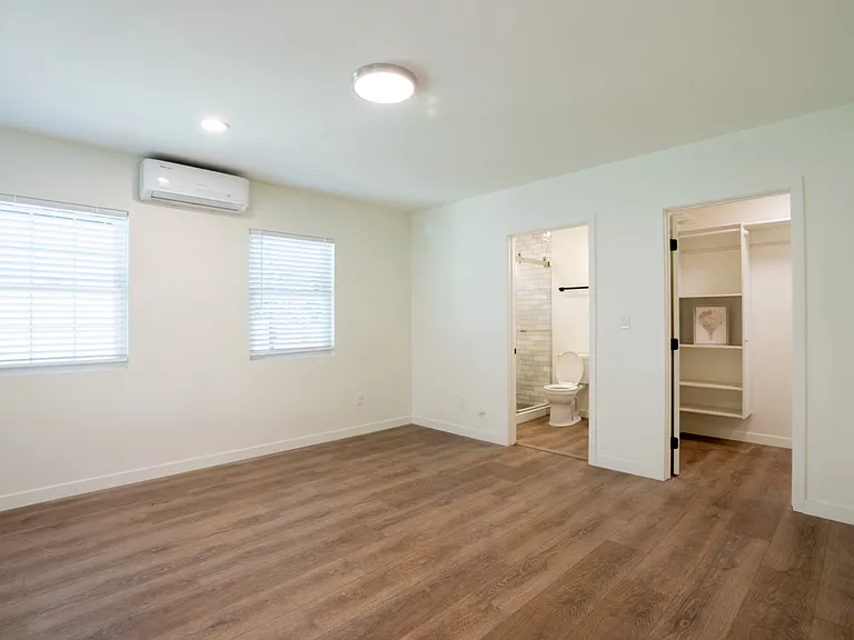 376 N Batavia St #A — Photo 3