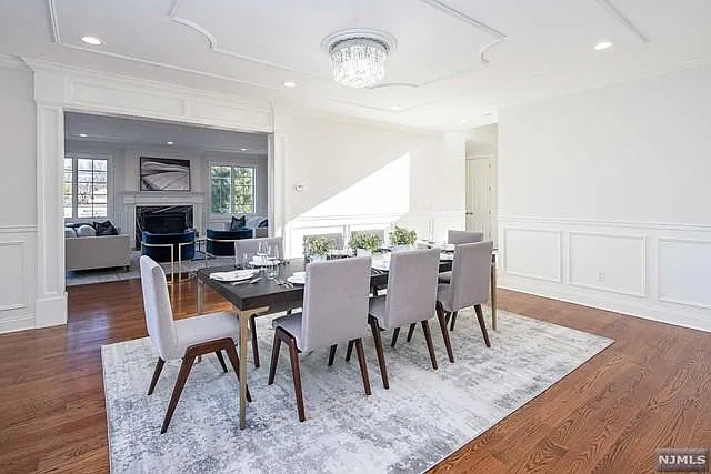 5 bed, 5.5 bath, 5200 sqft, $9,000 — Photo 4