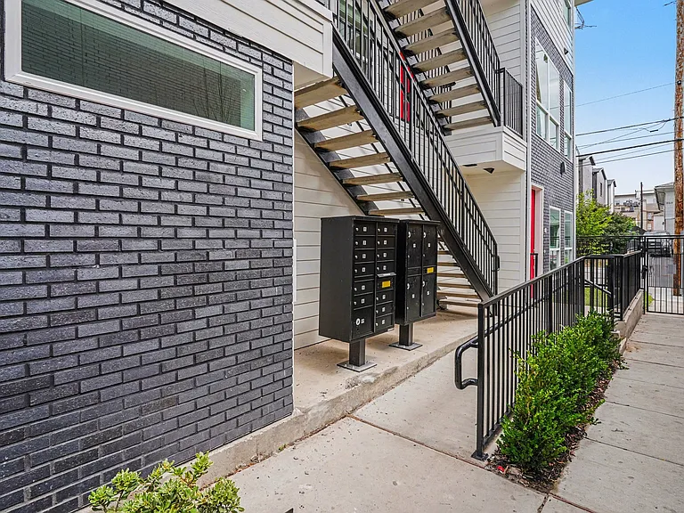 2217 N Fitzhugh Ave #205 — Photo 39