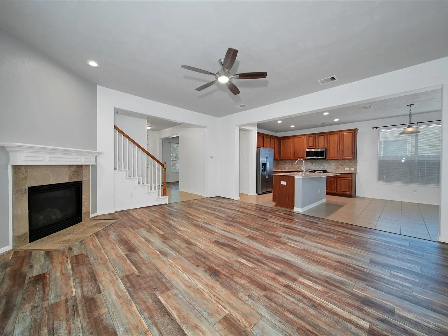 3 bed, 2.5 bath, 2086 sqft, $2,250 — Photo 3