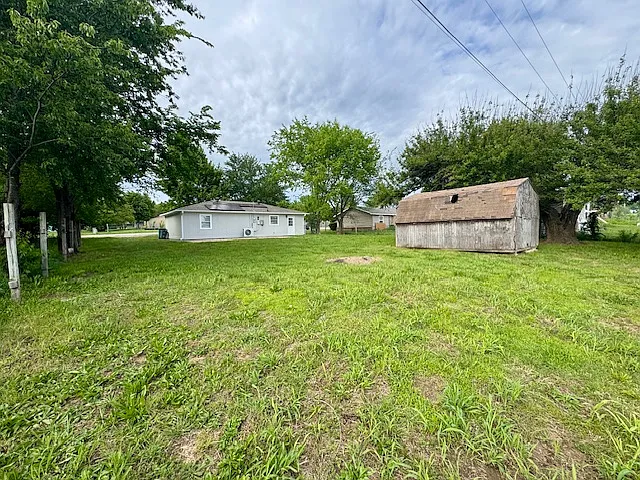 747 Austin Ave — Photo 16