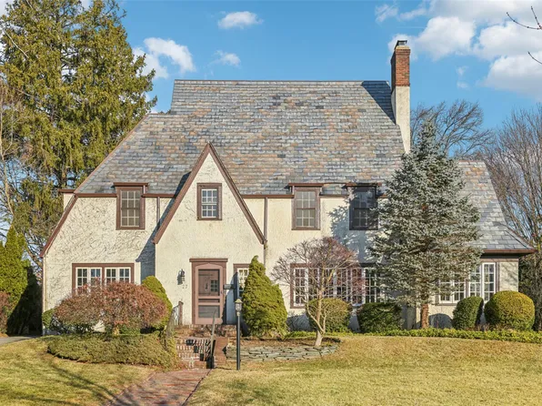 27 Chestnut Street, Garden City, NY 11530