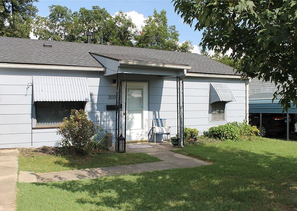 1st image of 209 S Ruth Ave