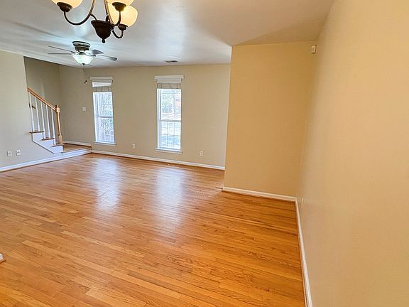4th image of 1322 Deerwood St #1