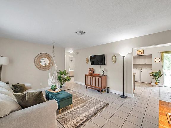 4th image of 3371 N Bay Ave