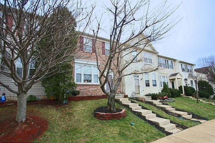 1st image of 215 Burkwood Ct